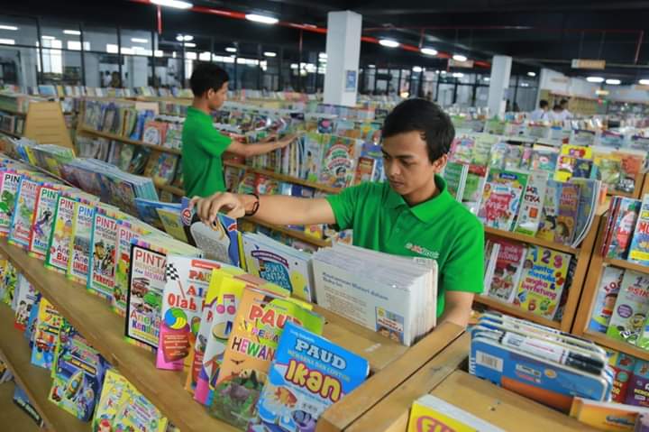 Tingkatkan Minat Baca, Gubernur Anies Resmikan Pasar Buku Murah